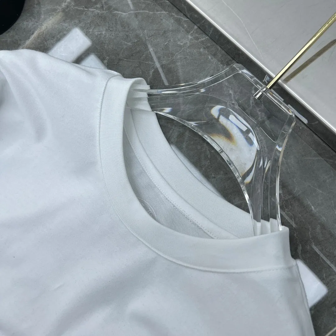 P160 Chrome Hearts long T series is available at the counter simultaneously. Chrome’s classic colorful phantom cross letter flower arm length T. Imported environmentally friendly glue printing and dyeing. Specially customized original 1:1 high weight comfortable fabric. 🌈Recommended colors: black white 🌈Cardage: S, M, L, XL